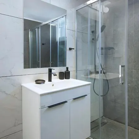 Urban 12 - 2 Bdr Апартаменты